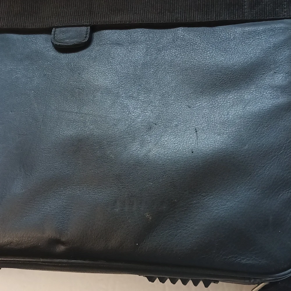 HP Invent Laptop Computer Bag Carrying Case Black Leather Shoulder Strap
